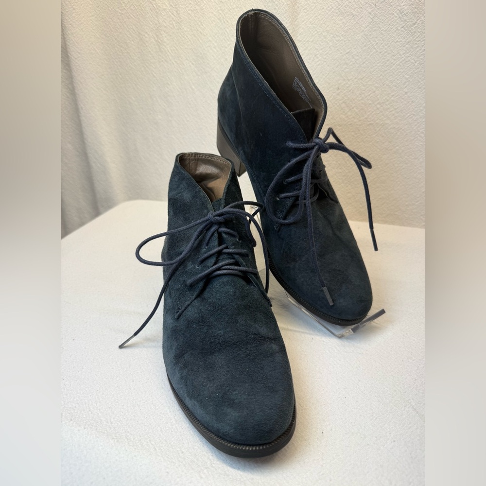 VTG White Mountain Navy Blue Suede Lace Up Bootie Moody Napoleon Vibe 2”Heel 9.5